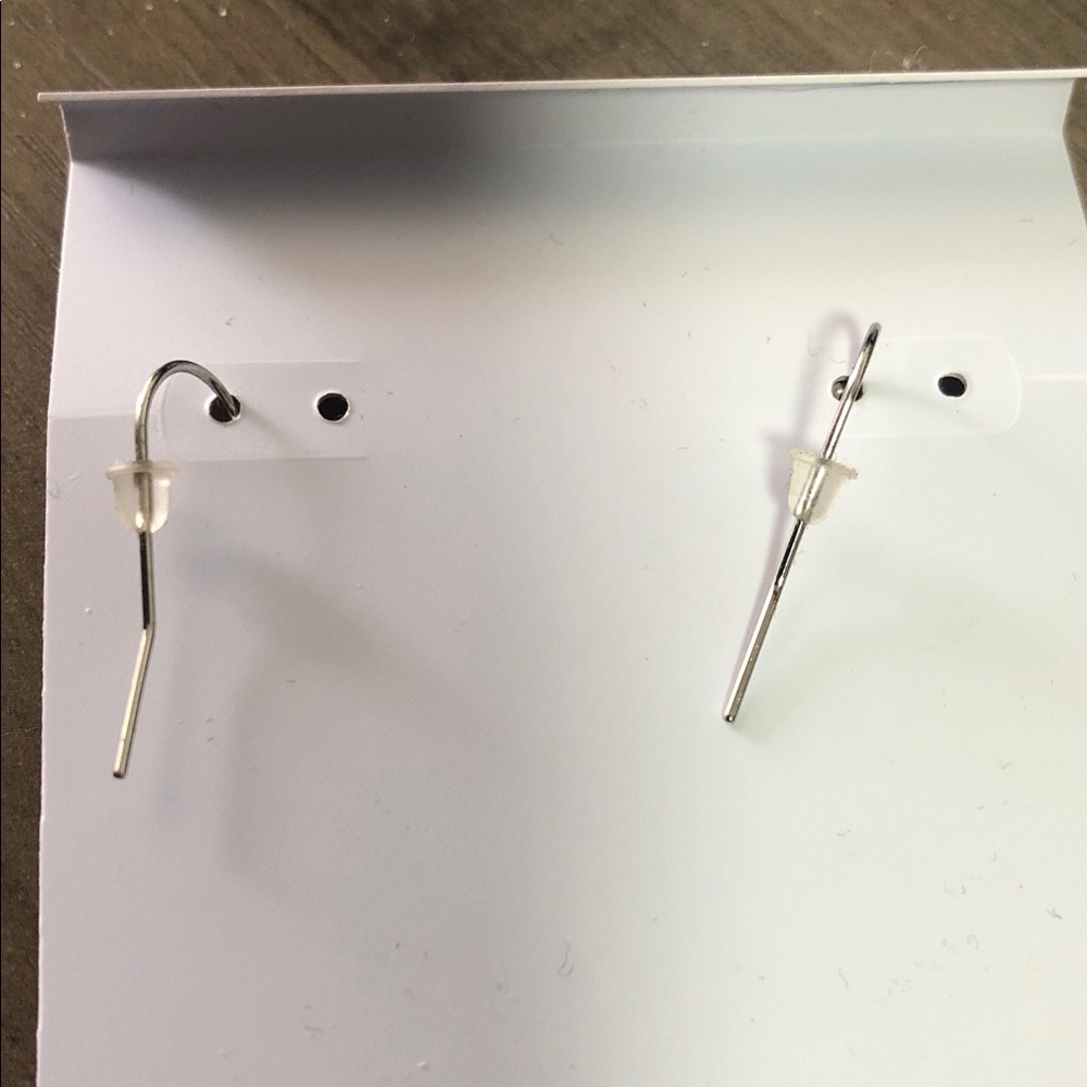 New Kendra Scott Silver and Pearl effect Drop Earrings - Picture 4 of 4